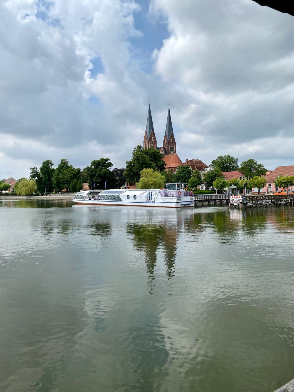 Fahrgastschiff